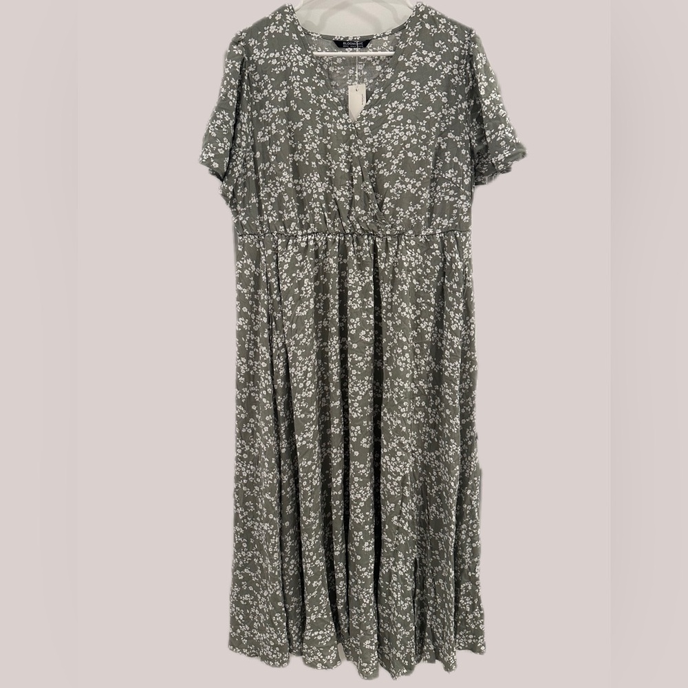 Light Green Floral Woman’s Dress Size: US/14-16
